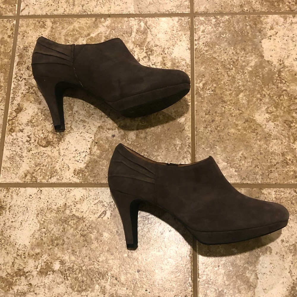 Clarks brown suede heels